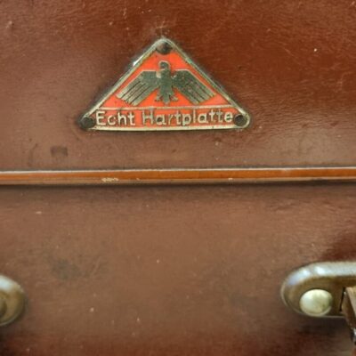 Stary kufer podróżny, Niemcy okres międzywojenny, przedmiot z historią