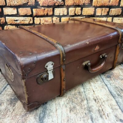 Stary kufer podróżny, Niemcy okres międzywojenny, przedmiot z historią