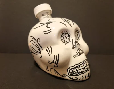 Butelka czaszka dekoracyjna – kolekcjonerski design w stylu meksykańskim